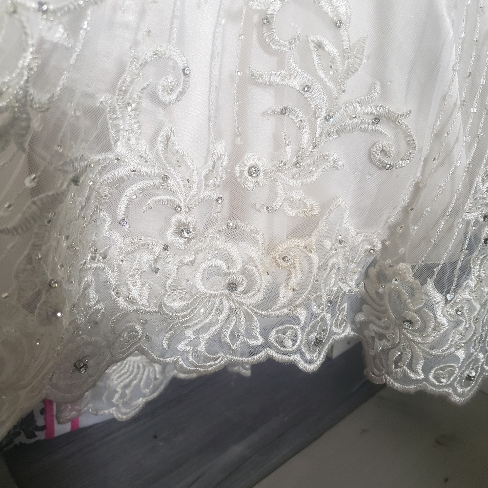 Allure wedding dress - Picture 9 of 16